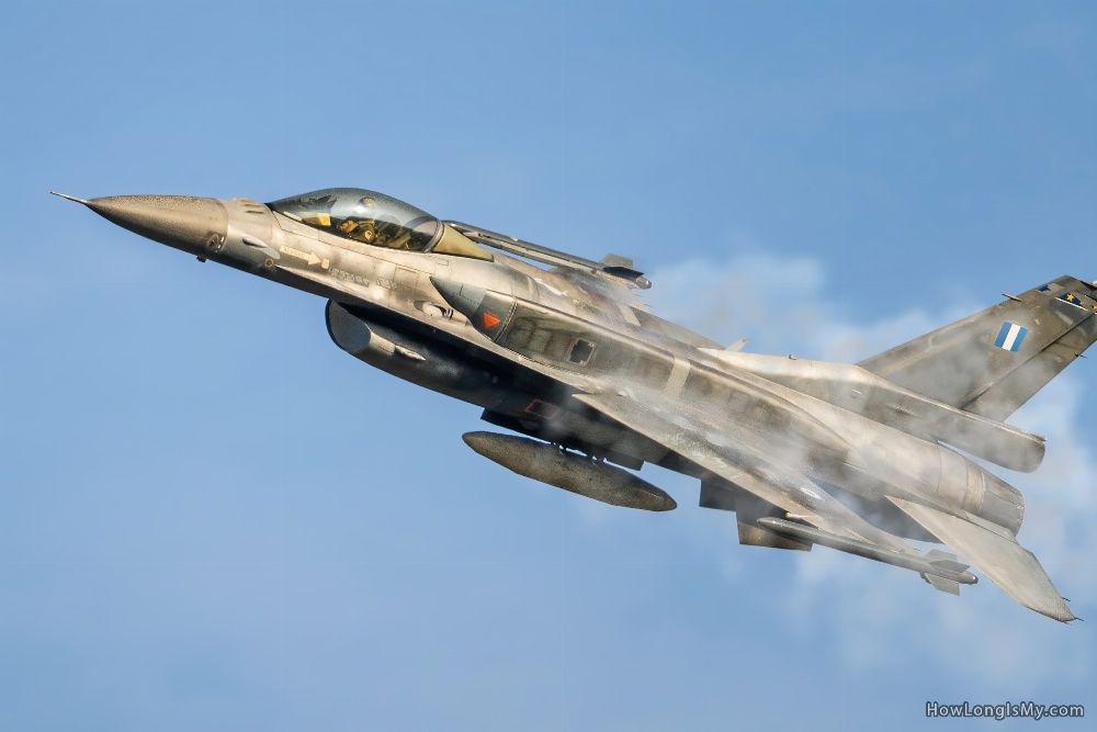 high speed flight F16 fighter