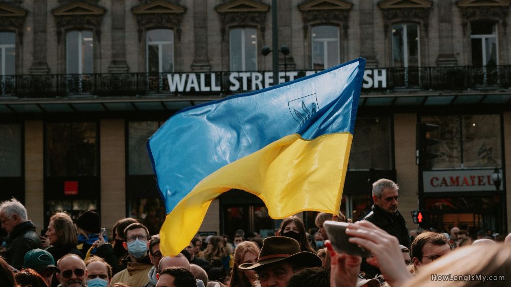 wall street us ukraine flag